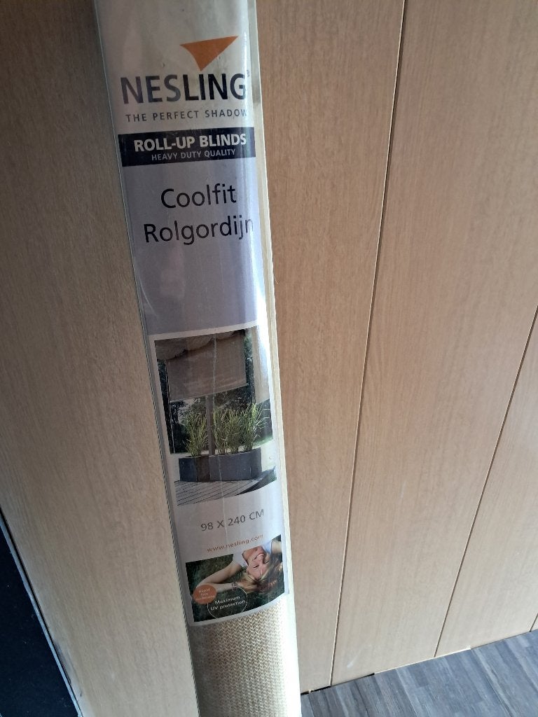 nesling coolfit rolgordijn, Ophalen, Zo goed als nieuw