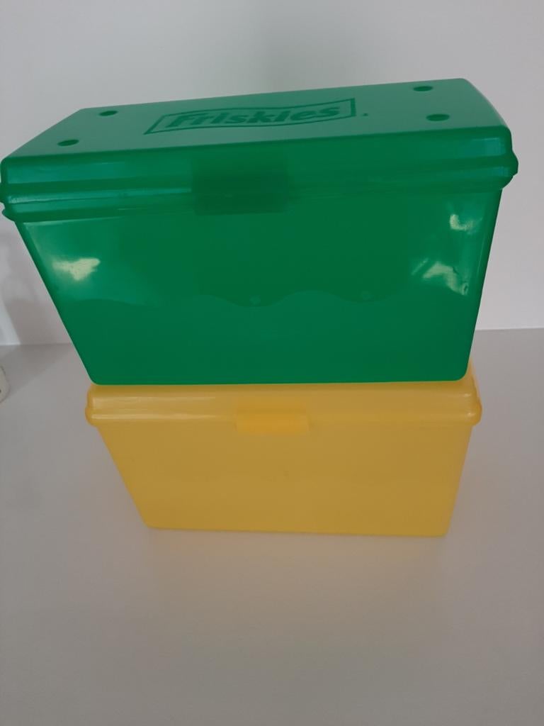 2 handige grote Friskies vershouddozen, Dieren en Toebehoren, Katten-accessoires, Ophalen