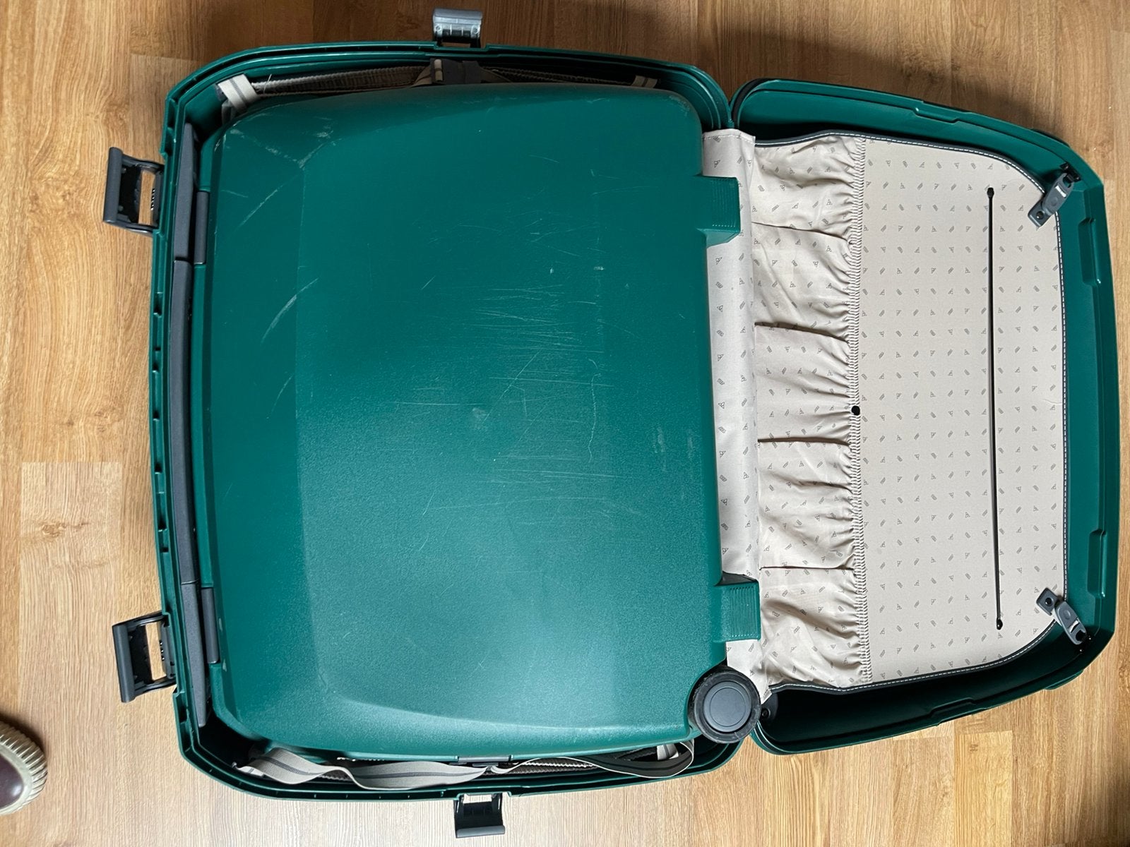 Lot de 2 valises rigides Elanza solides (griffes), Plastique dur, Enlèvement, Utilisé, 60 à 70 cm