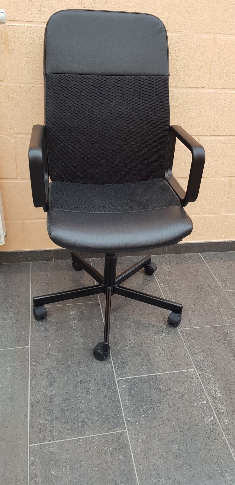 Petit bureau plus chaise, Enlèvement