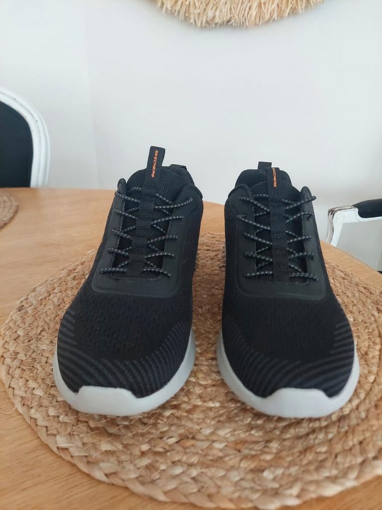 Sckechers basket Ultra light 42 noir lacets élastiques, Sports & Fitness, Enlèvement, Neuf, Autres types