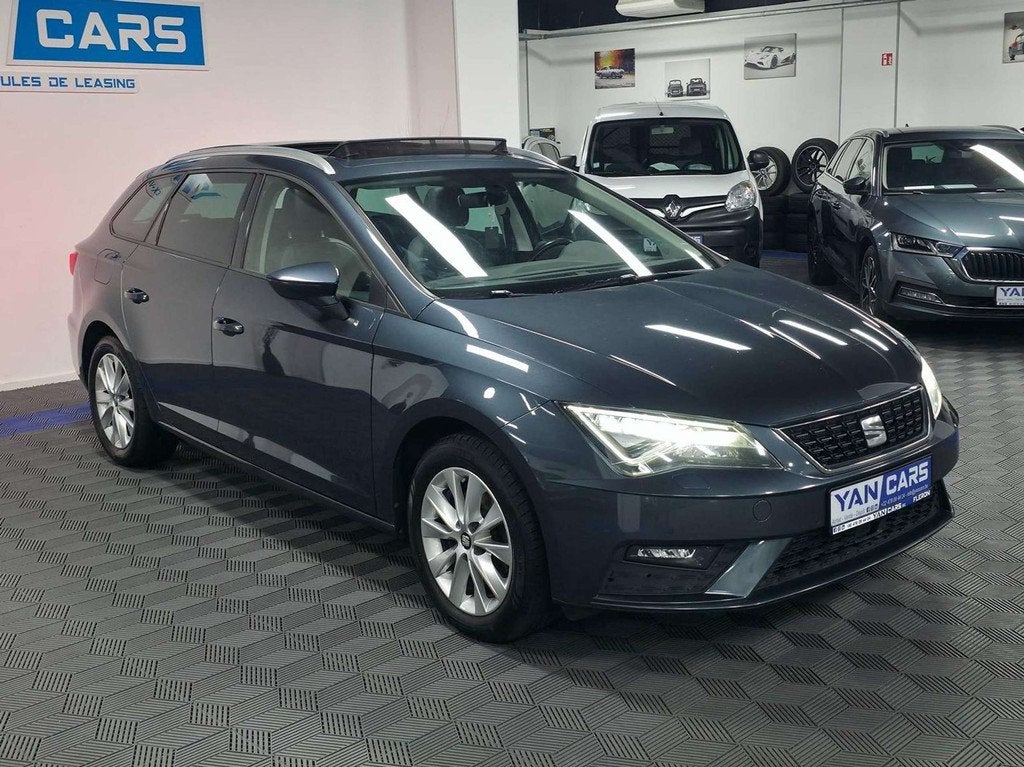 SEAT Leon SPORTS TOURER • AUTOMATIQUE DSG7 • ACC • CUI, Autos, Seat, Cuir, Argent ou Gris, Phares entièrement LED, Entreprise