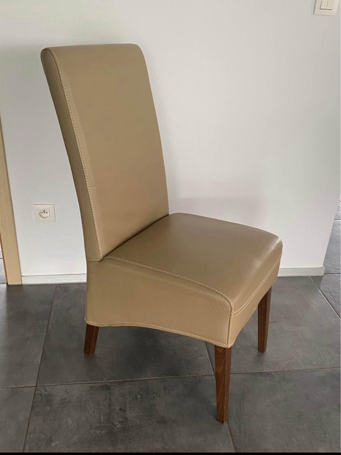 Chaises en cuir beige et une table en teck, Autres couleurs, Comme neuf, Enlèvement, Cinq, Six Chaises ou plus