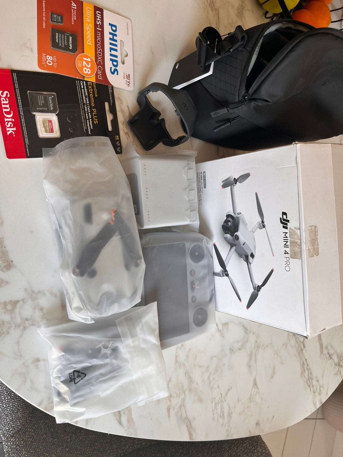DJI MINI 4 PRO + 2 SD CARD, TV, Hi-fi & Vidéo, Drones, Enlèvement ou Envoi, Moins de 250 g, Qualité supérieure, 5 à 10 km