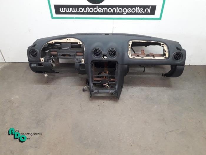 Tableau de bord d'un Mazda MX-5 (MX-5 NB 98-), -, 3 mois de garantie, Mazda, Utilisé