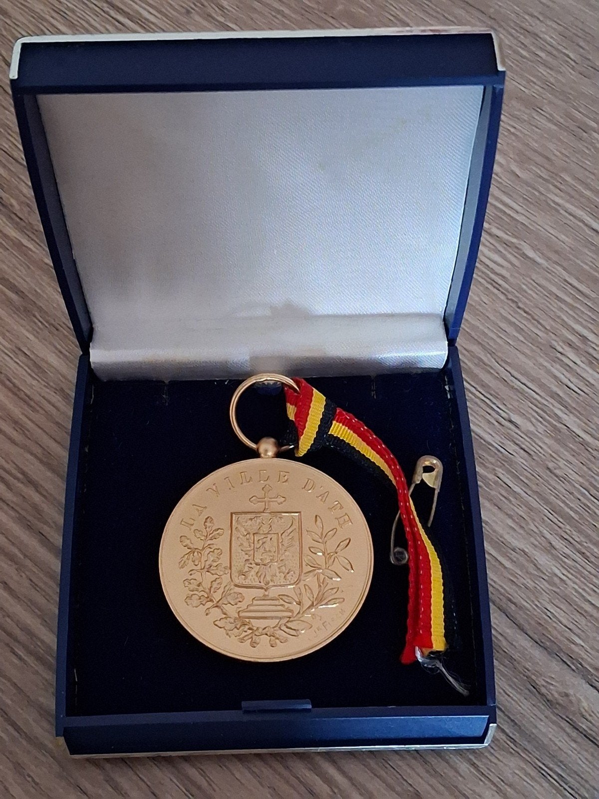 Medaille ontworpen door Joseph Fisch, Verzenden