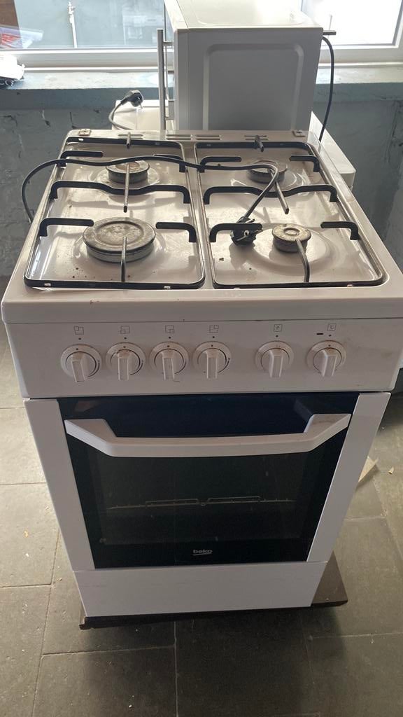 Gasfornuis met oven met bidon gas, Elektronische apparatuur, Fornuizen, Ophalen, 4 kookzones, Zo goed als nieuw, Gas