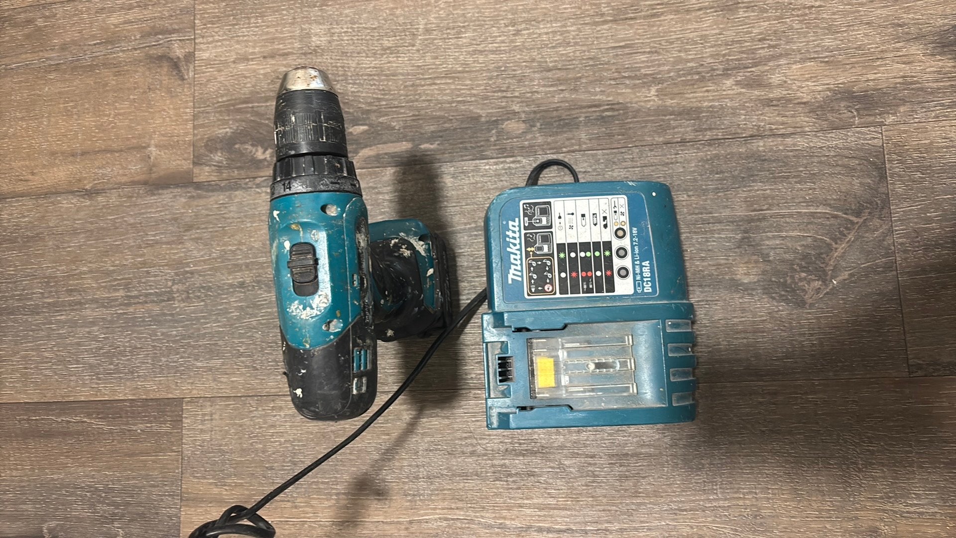 Makita Accuschroefmachine met Oplader, Hobby en Vrije tijd, Modelbouw | Radiografisch | Overige, Gebruikt, Ophalen of Verzenden