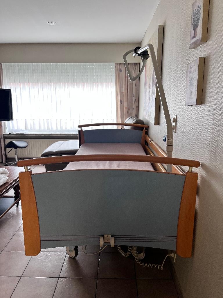 Thuiszorg- / Verpleegbed, Ophalen, Zo goed als nieuw