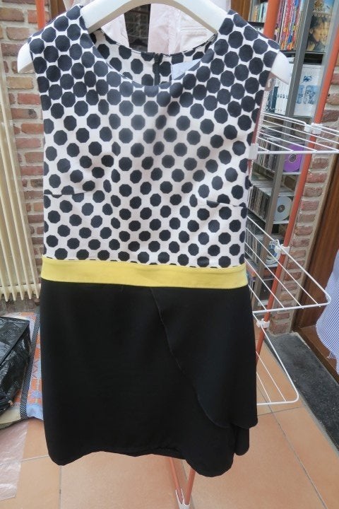 Kleedje polkadot zwart écru geel Amélie&Amelie  mt 38, Neuf, Taille 38/40 (M), Enlèvement ou Envoi, Au-dessus du genou