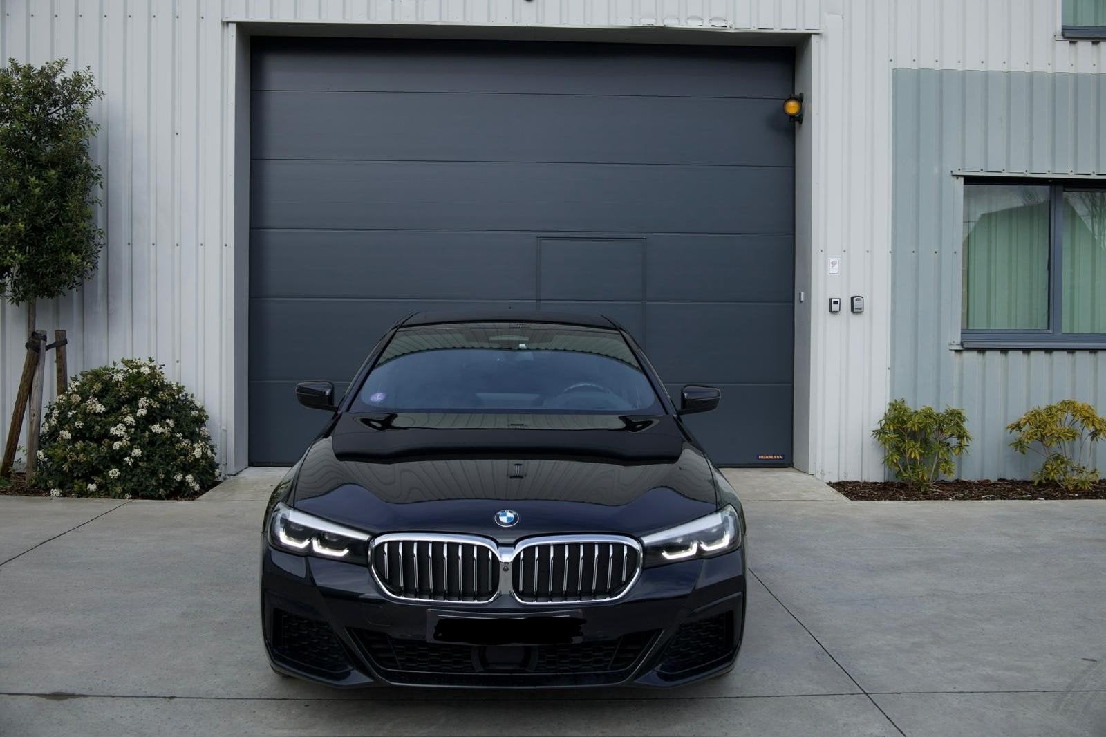 BMW 530e Full M Pack | head up | soft close | facelift, Auto's, Automaat, Achterwielaandrijving, 4 cilinders, Zwart