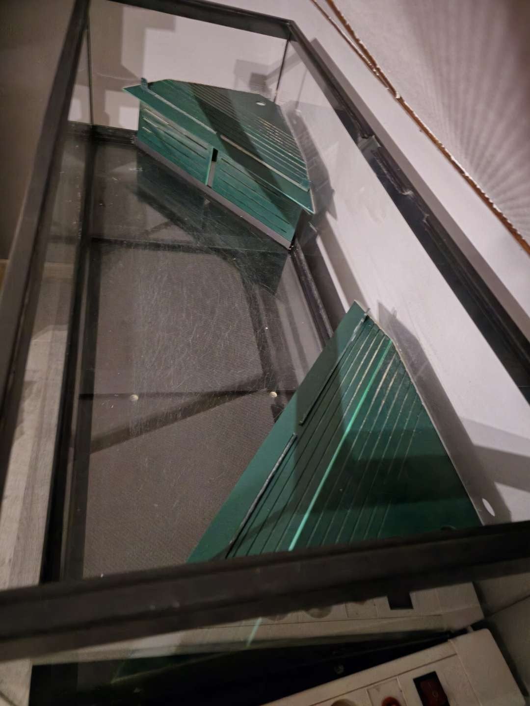 Aquaterarium avec meuble en parfait état, Enlèvement, Terrarium ou Paludarium