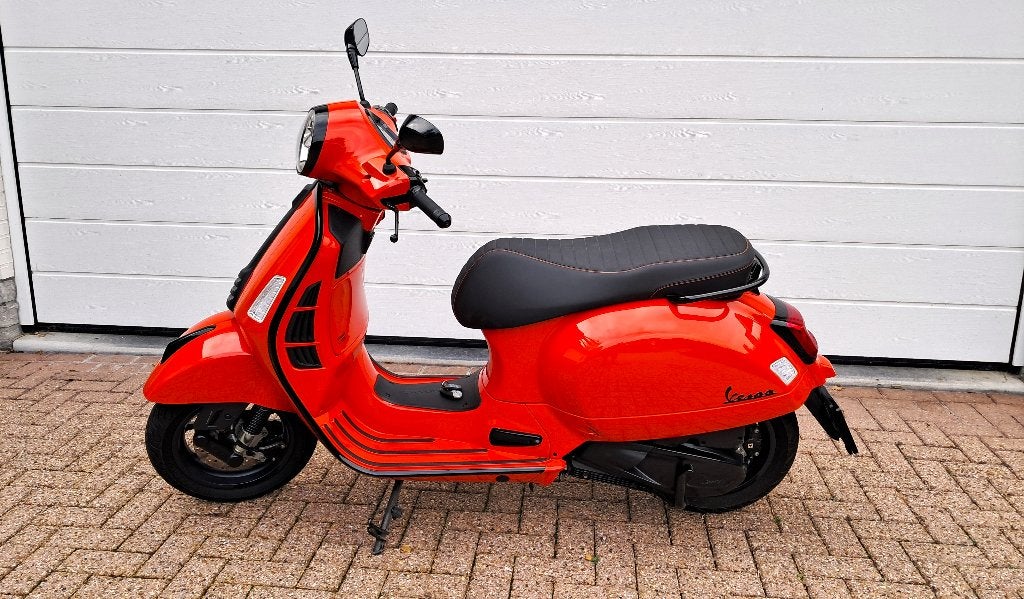 Vespa zadel  "SuperSport"  GTS  /  GTV, Motoren, Particulier, Scooter