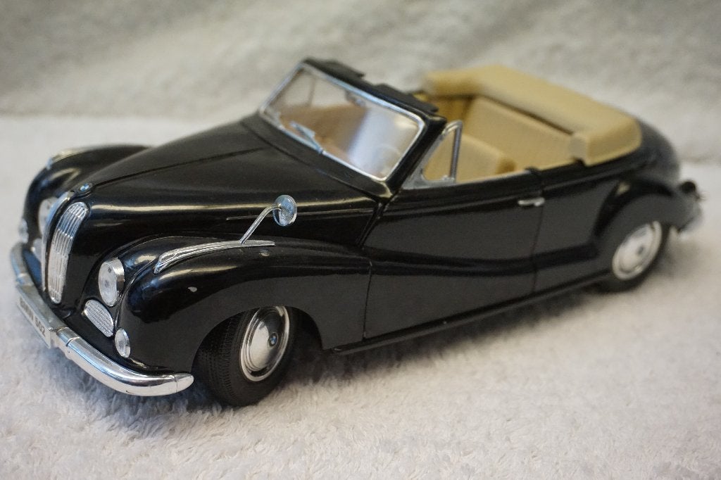 BMW 502 1955 Maisto Zwart 1:18  niet aanwezig verpakking., Ophalen of Verzenden, Gebruikt, Auto, Maisto
