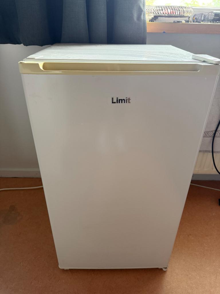Kleine frigo, Elektronische apparatuur, Minder dan 45 cm, 100 tot 150 liter, Ophalen, 85 tot 120 cm