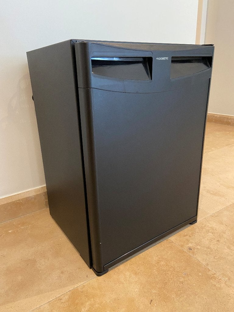 Dometic koelkast (minibar), Elektronische apparatuur, Koelkasten en IJskasten, Ophalen, Zonder vriesvak, Energieklasse A of zuiniger