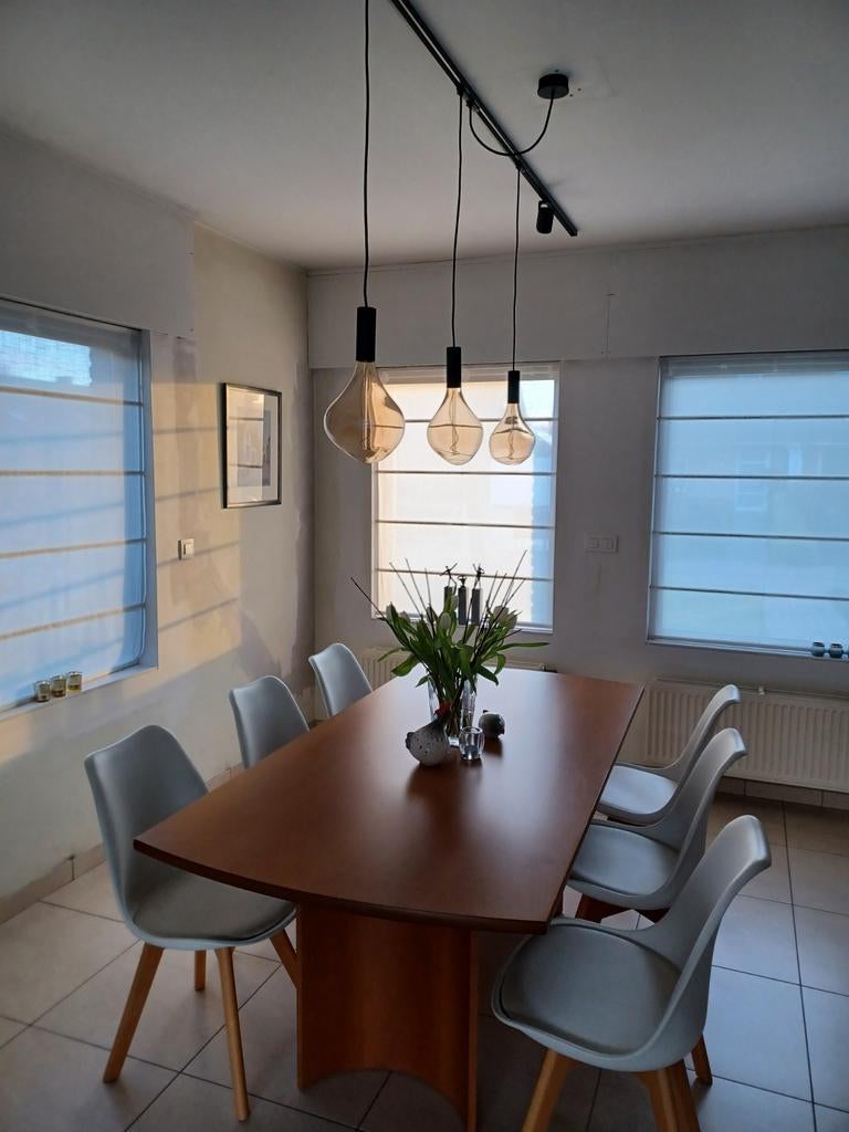 Eetplaats notelaar (tafel, 6 stoelen, dressoir & vitrinekast, Huis en Inrichting, Ophalen, Gebruikt