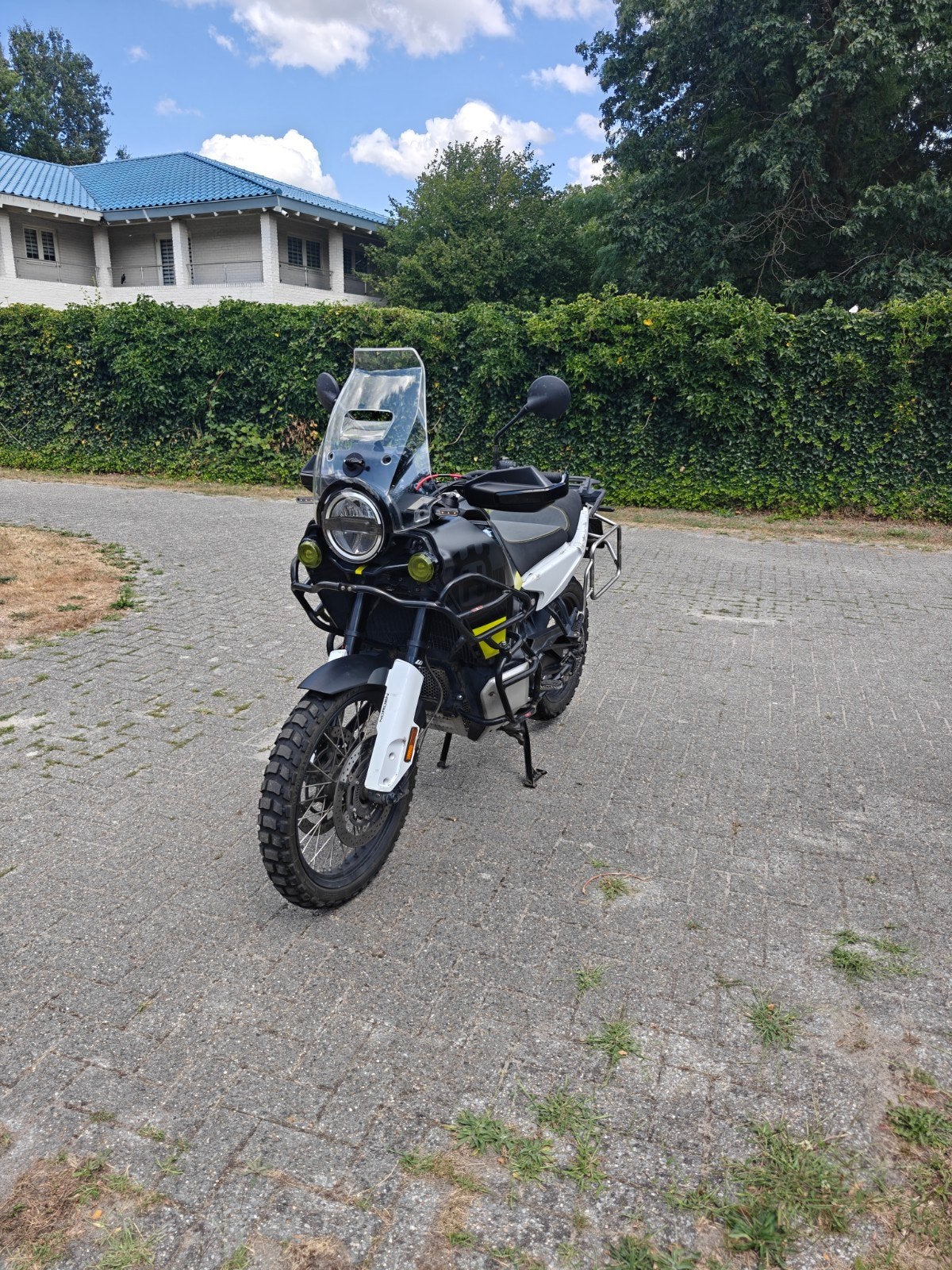 Husqvarna Norden 901, Motoren, 2 cilinders, Handvatverwarming, Occasion, Motorrijbewijs A