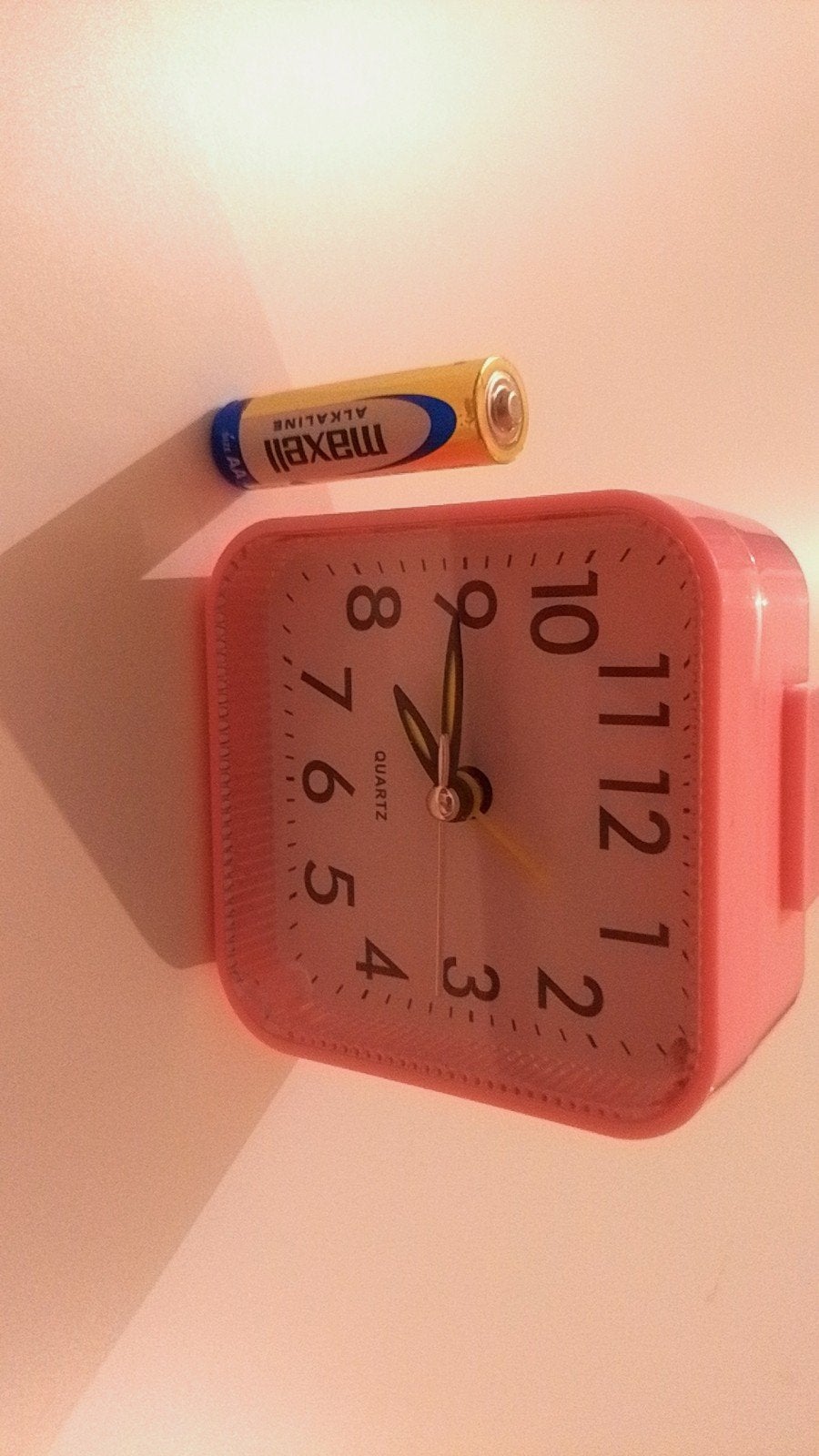 Roze wekker / tafelklok met batterij, Ophalen, Gebruikt, Roze, Jongen of Meisje