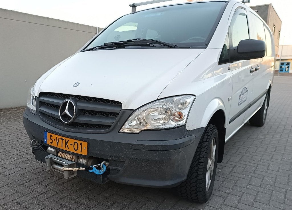 Bus de voyage, 4x4, lits, cuisinière, treuil, batterie, Mercedes-Benz, Diesel, Automatique, Particulier