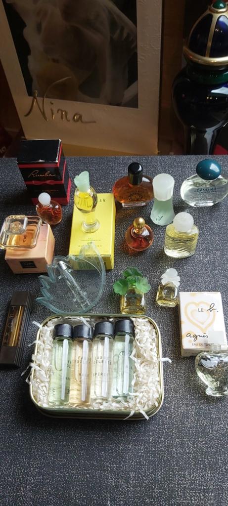 Lotje volle parfumflesjes, Verzamelen, Ophalen