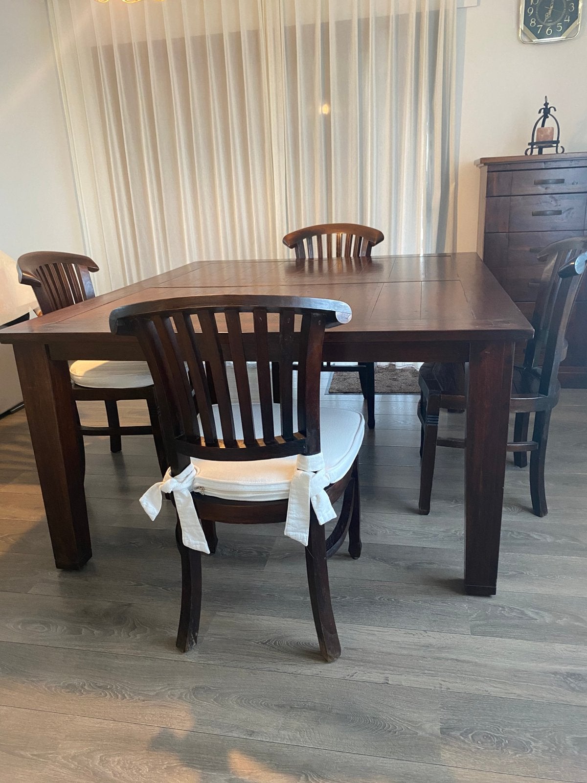 Table en bois de teck de 1m60 par 1m40 + 4 chaises en teck, Enlèvement, Comme neuf