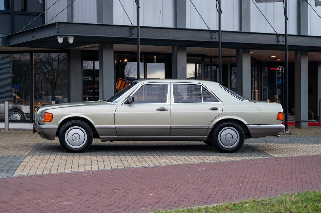 Mercedes-Benz S-Klasse 260 SE (bj 1986, automaat), Auto's, Stof, Beige, Mercedes-Benz, Bedrijf