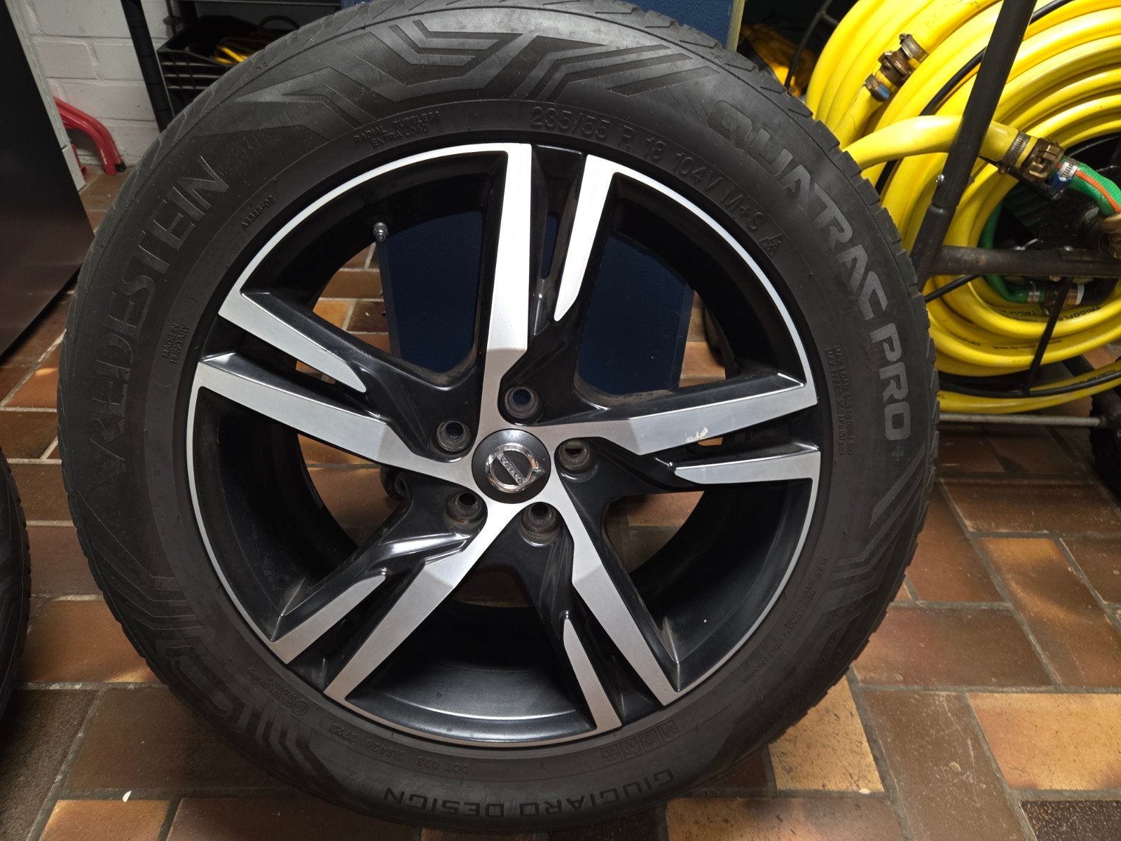 Volvo R Design velgen 18" all season banden 235/55/R18, Ophalen, All Season, Band(en)