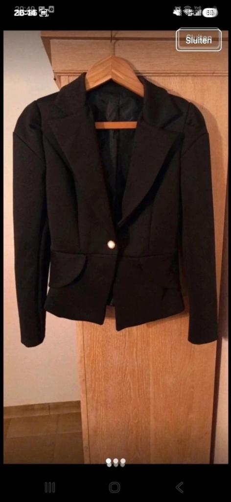 Effen zwart blazer met goudkleurig knoop, Kleding | Dames, Ophalen of Verzenden, Zo goed als nieuw, Zwart, Jasje