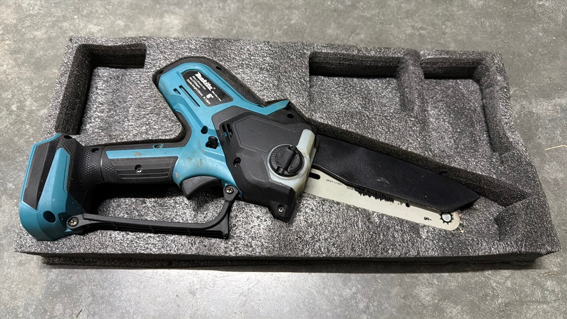 Makita boom zaagje 15 cm zaag lengte 18v battery, Minder dan 30 mm, Kettingzaag, Ophalen of Verzenden, Zo goed als nieuw