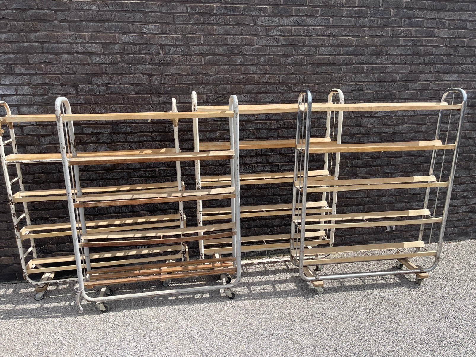 Antieke metalen bakkersrekken broodrekken, Ophalen
