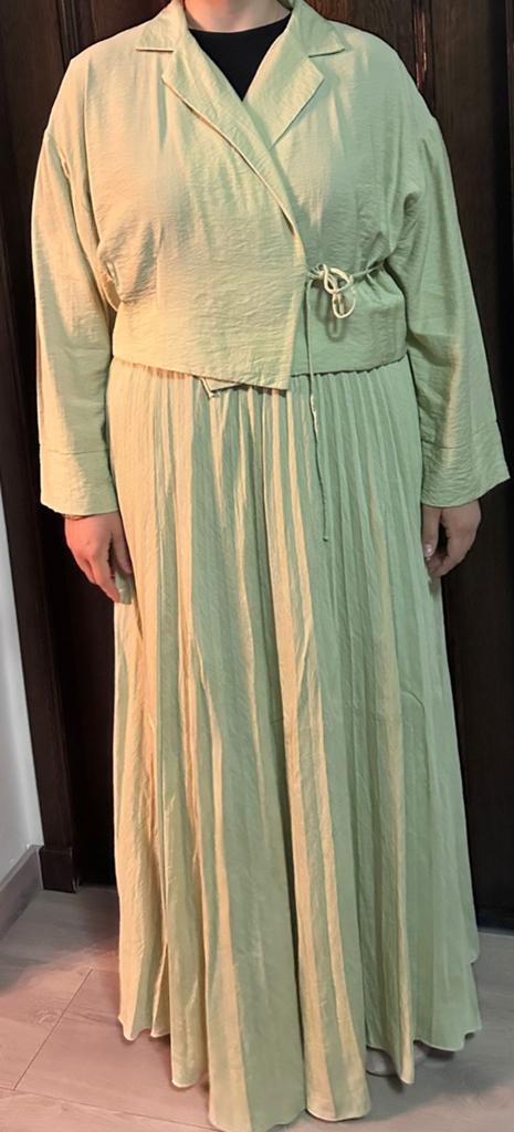 2delige pak met fronsende rok, Kleding | Dames, Gelegenheidskleding, Ophalen of Verzenden