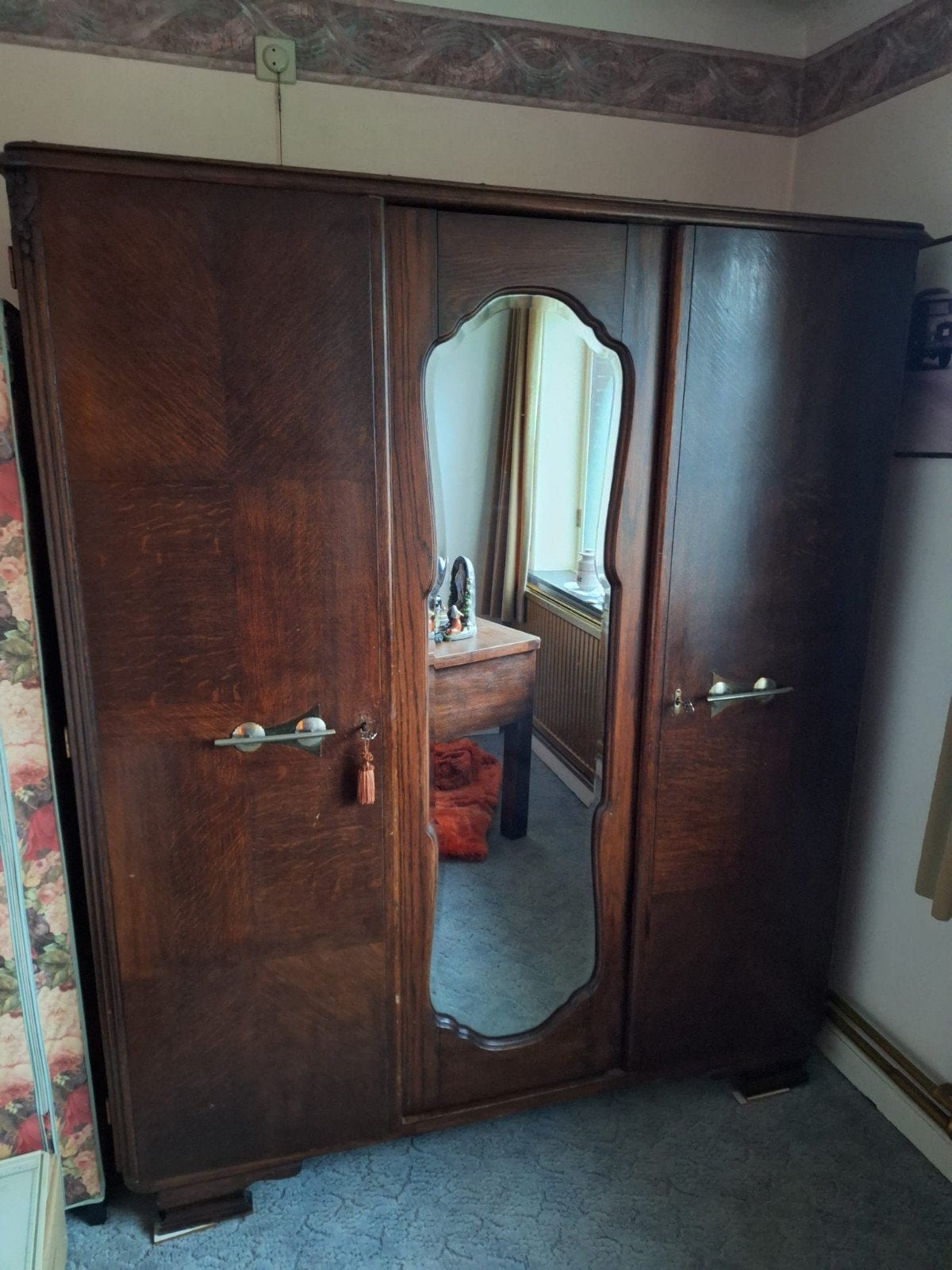 Antieke houten kleerkast met spiegel, Huis en Inrichting, Met plank(en), 150 tot 200 cm, Eikenhout, Zo goed als nieuw