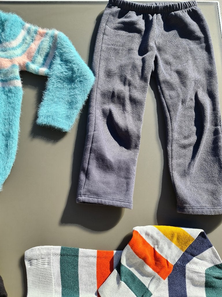 grijze lange broek, CA, 98, Enfants & Bébés, Vêtements de bébé | Packs de vêtements pour bébés, Enlèvement, Comme neuf