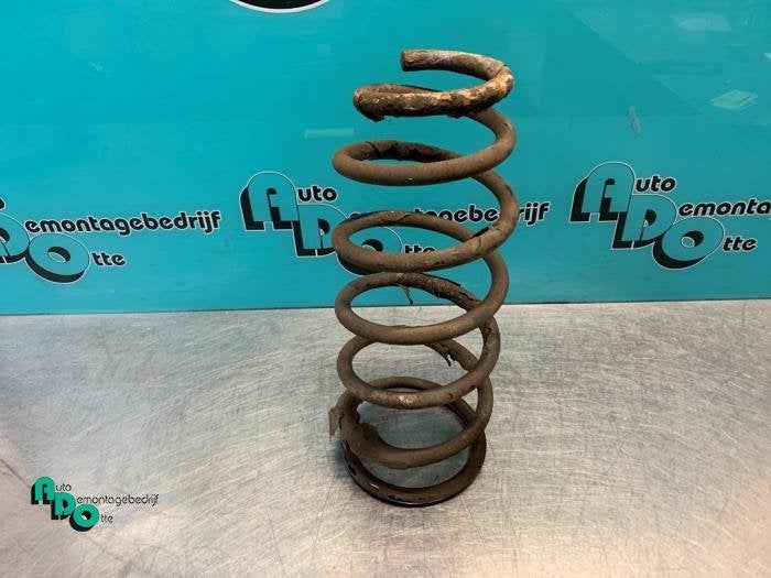 Schroefveer achter van een Kia Sorento (Sorento 06-), -, -, Ophalen of Verzenden, -