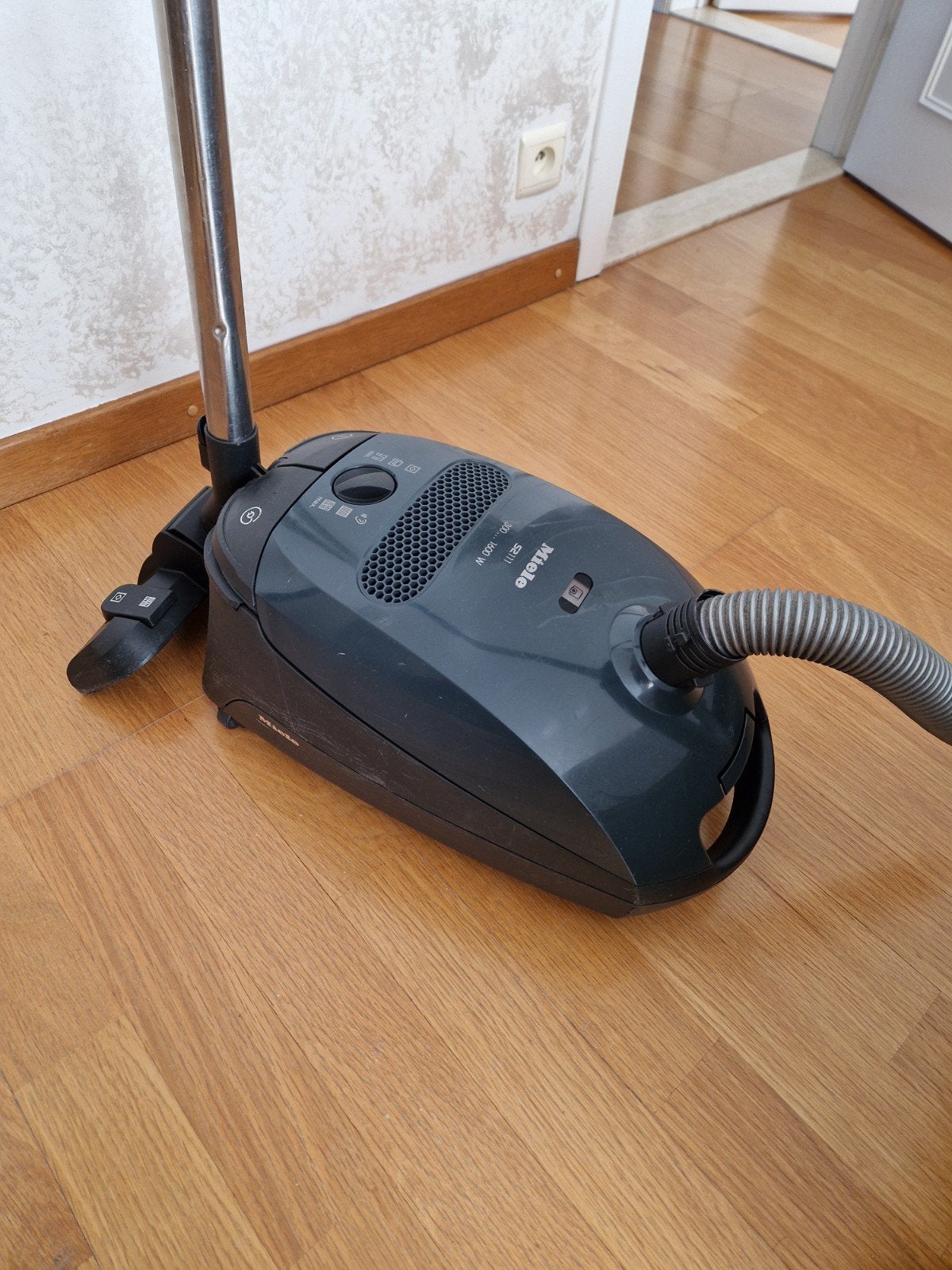 Miele S2111 300........1600 Waat, Ophalen of Verzenden, Miele