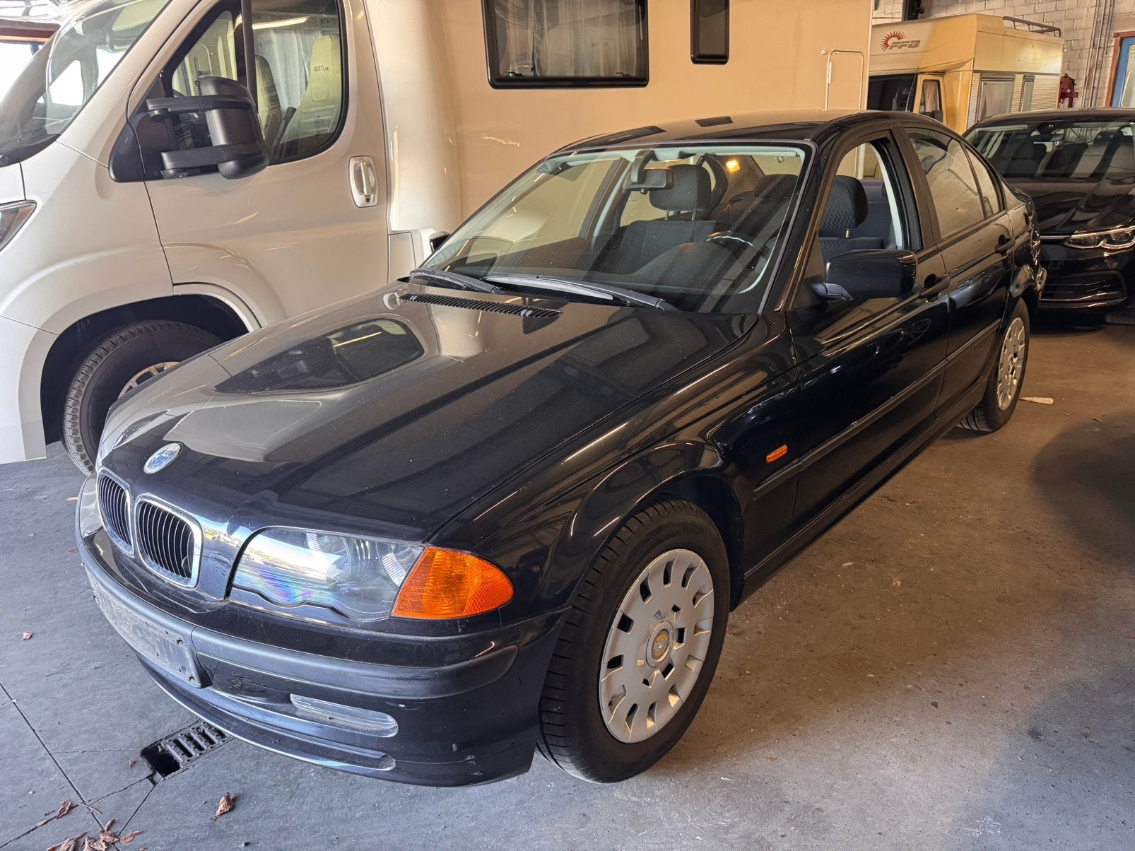 BMW 316 i type 46 157000 km, Auto's, Zwart, Zwart, Bedrijf, Handgeschakeld