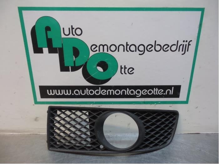 Pare-chocs grille d'un Volkswagen Polo (Polo 99-), Volkswagen, -, Utilisé, -