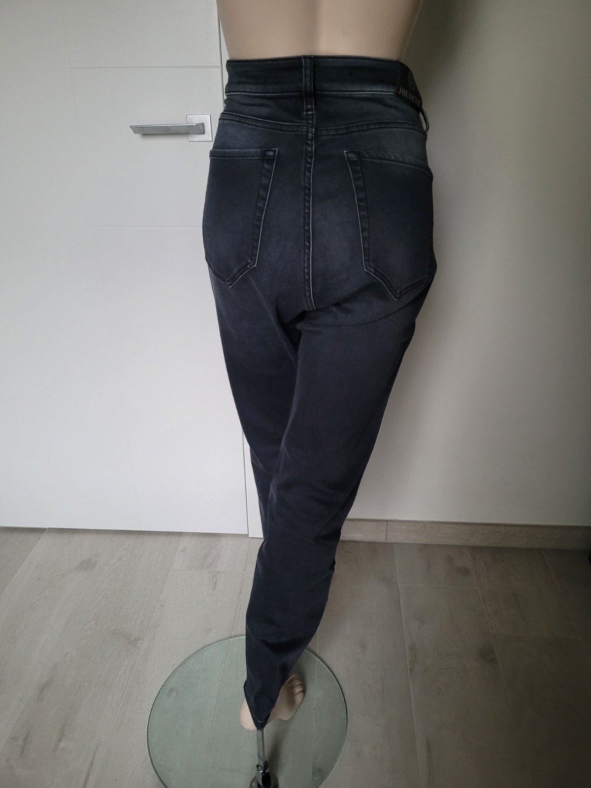 Broek Fox Factor, Enlèvement ou Envoi