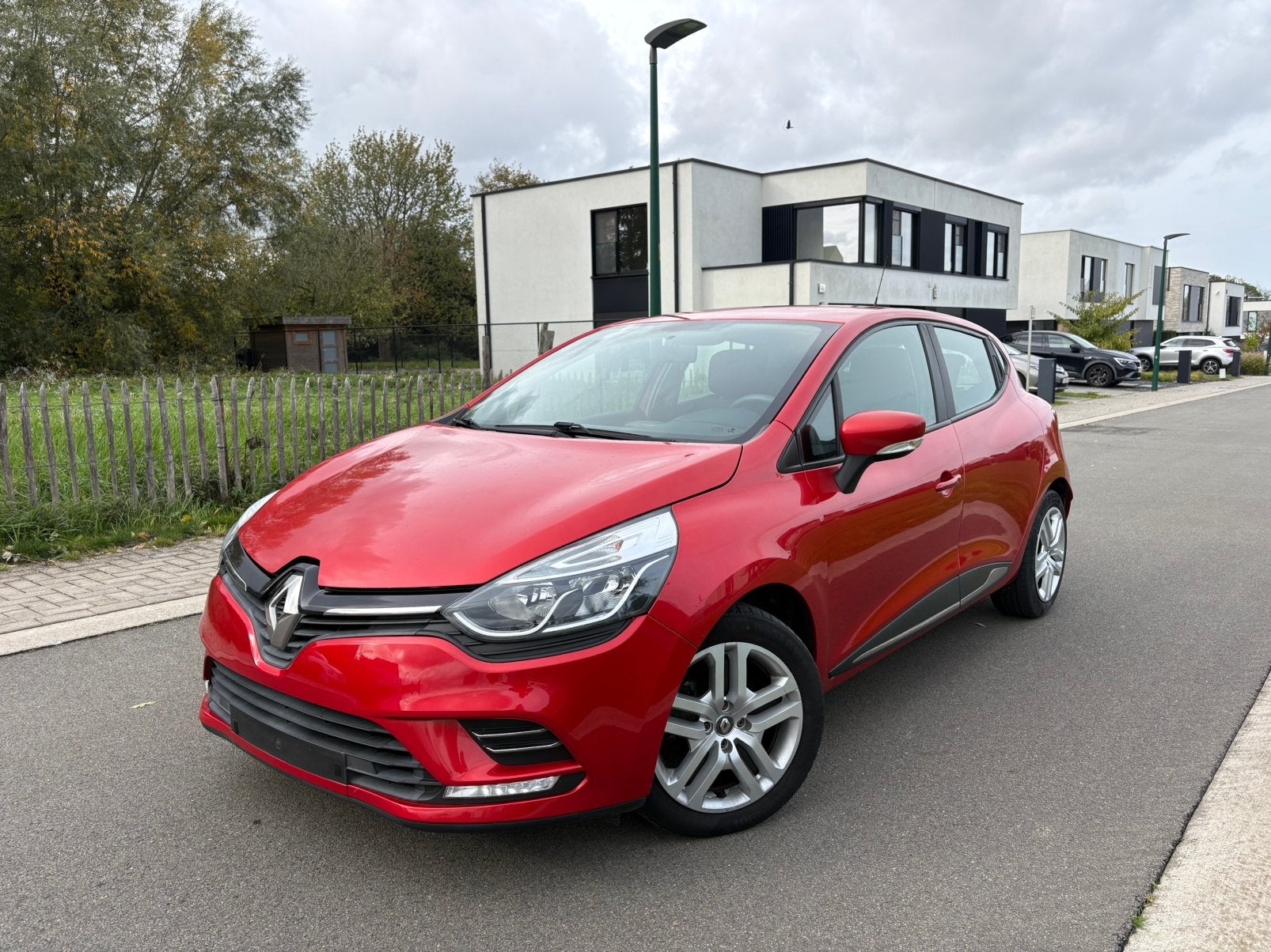 Renault clio 1.2 benzine# #90000km #Bluetooth #Navi #Led##, Auto's, Voorwielaandrijving, Stof, 4 cilinders, Adaptive Cruise Control