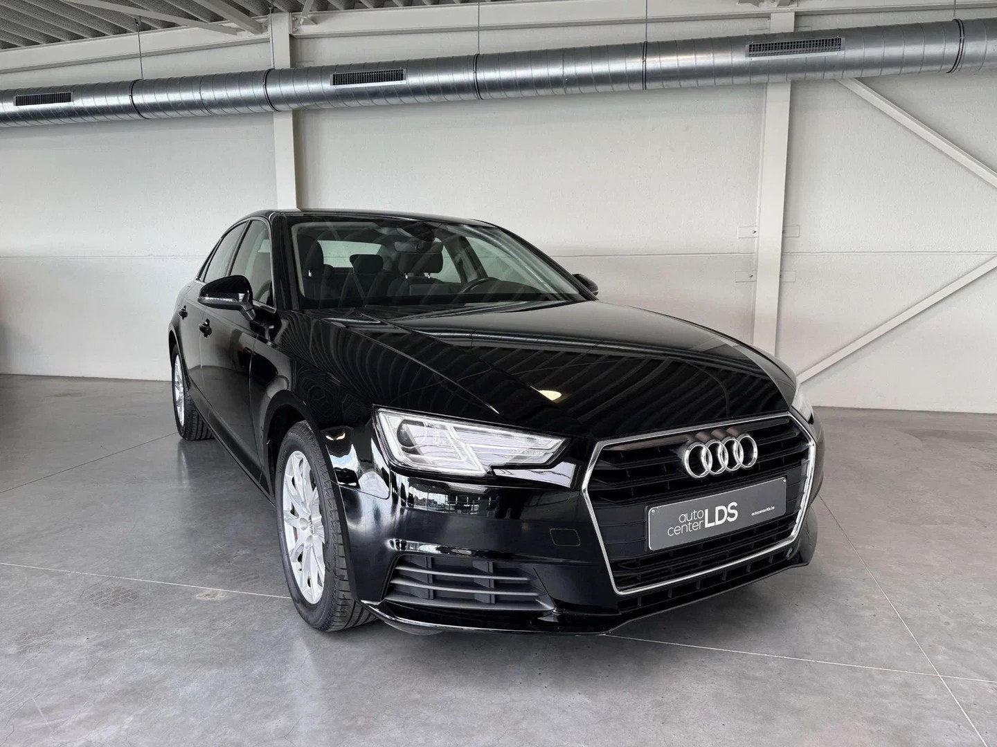 Audi A4 A4 35 TFSI S tronic berline- Navigatie - pdc, Auto's, 4 deurs, Stof, Gebruikt, 4 cilinders