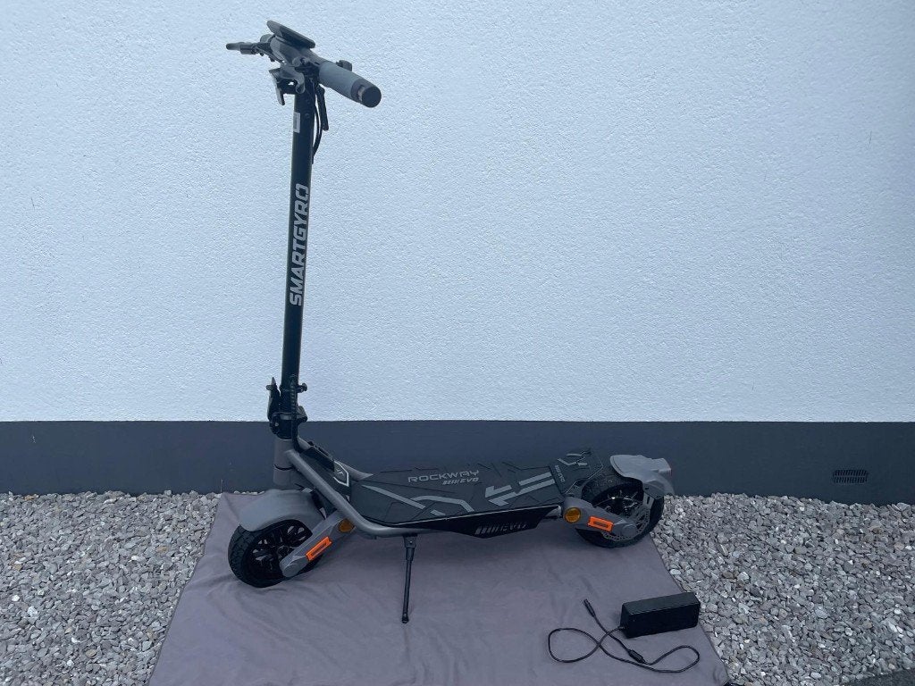 NIEUW  e-scooter  /  e-step SMARTGYRO + Abus kabelslot, Fietsen en Brommers, Ophalen of Verzenden