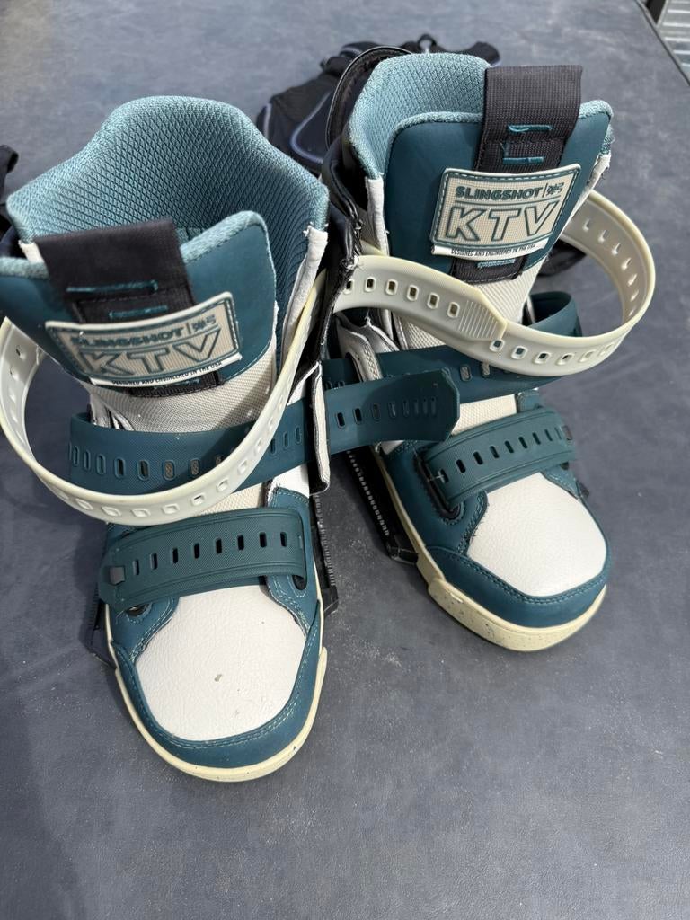 Wakeboard boots Slingshot met bevestigingen, Watersport en Boten, Wakeboarden, Ophalen, Zo goed als nieuw