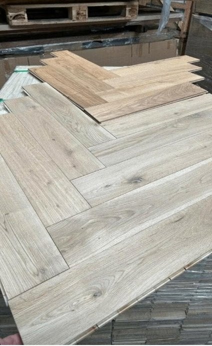 RESTPARTIJ 225 m2; EIKEN VISGRAAT PARKET, 120X600MM, Ophalen