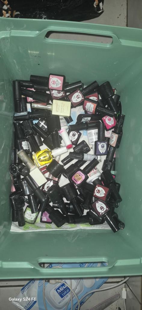 Kit manucure, Enlèvement