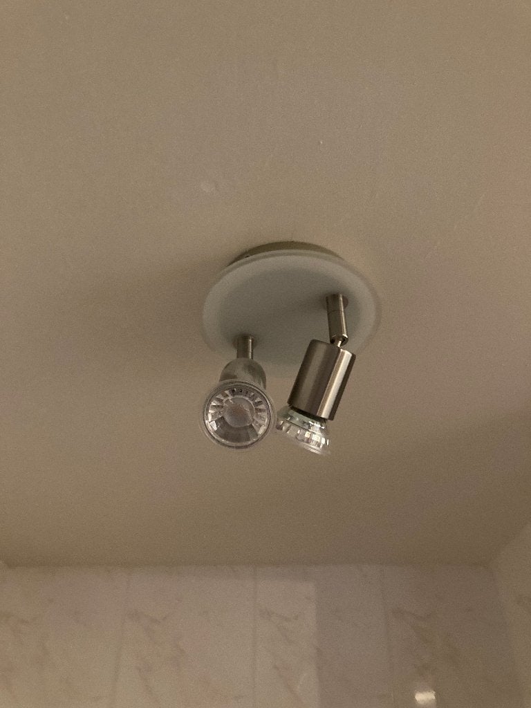 Spots 2 lampen – 2 stuks plafond – armatuur – verlichting, Huis en Inrichting, Ophalen, Zilver, Gebruikt, Inclusief lichtbron