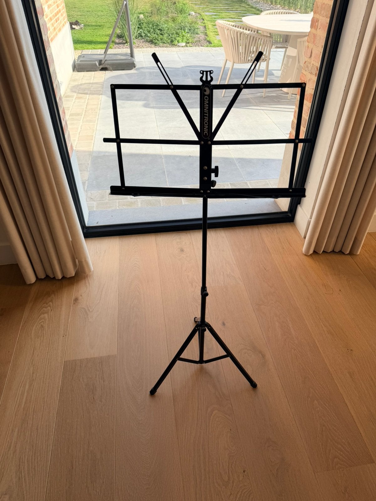 Muziekstandaard van Omnitronic in nieuwstaat, Muziek en Instrumenten, Ophalen of Verzenden, Zo goed als nieuw, Muziekstandaard