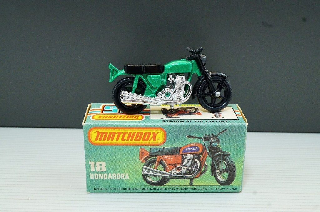 Boîte d'allumettes 1-75 18f Hondarora « L », Enlèvement ou Envoi, Comme neuf, Moteur