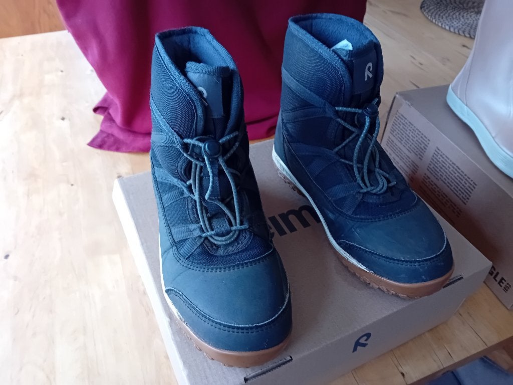 Regenlaarzen (Aigle) en wandelschoenen (Reima) maat 33, Jongen of Meisje, Aigle, Ophalen of Verzenden, Laarzen