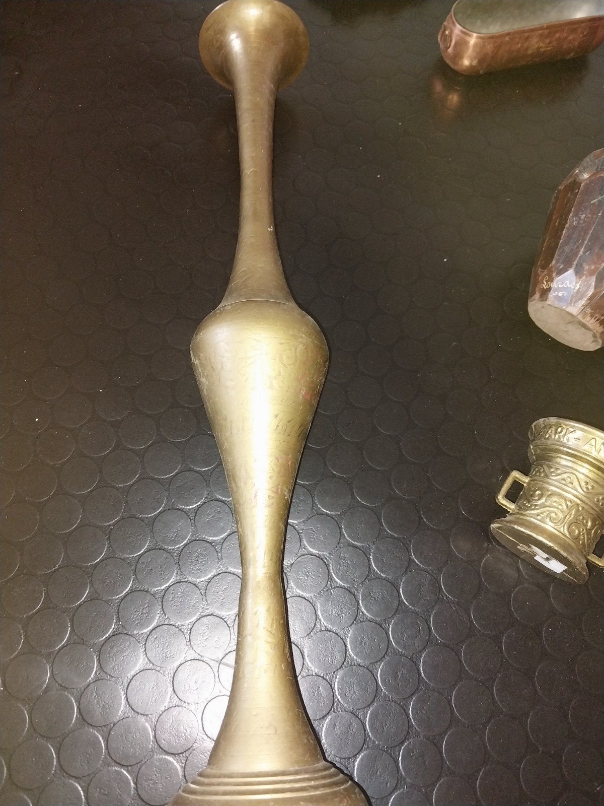 Vintage Messing / Koperen Vaas met Fijne Gravure – Slanke La, Enlèvement